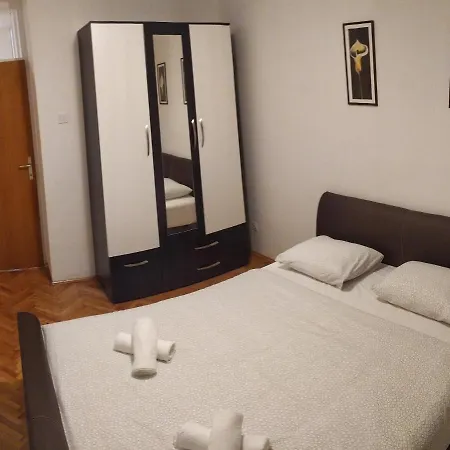 Apartman Matoni ليفنو